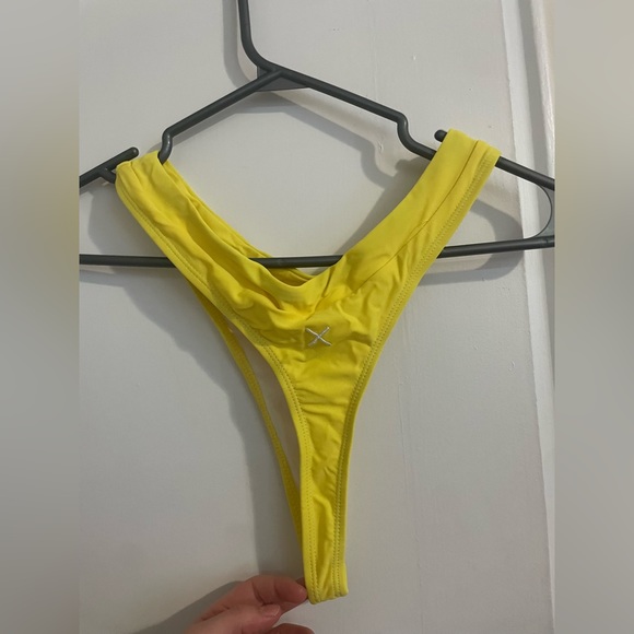 Boutine La bottom - Picture 3 of 3